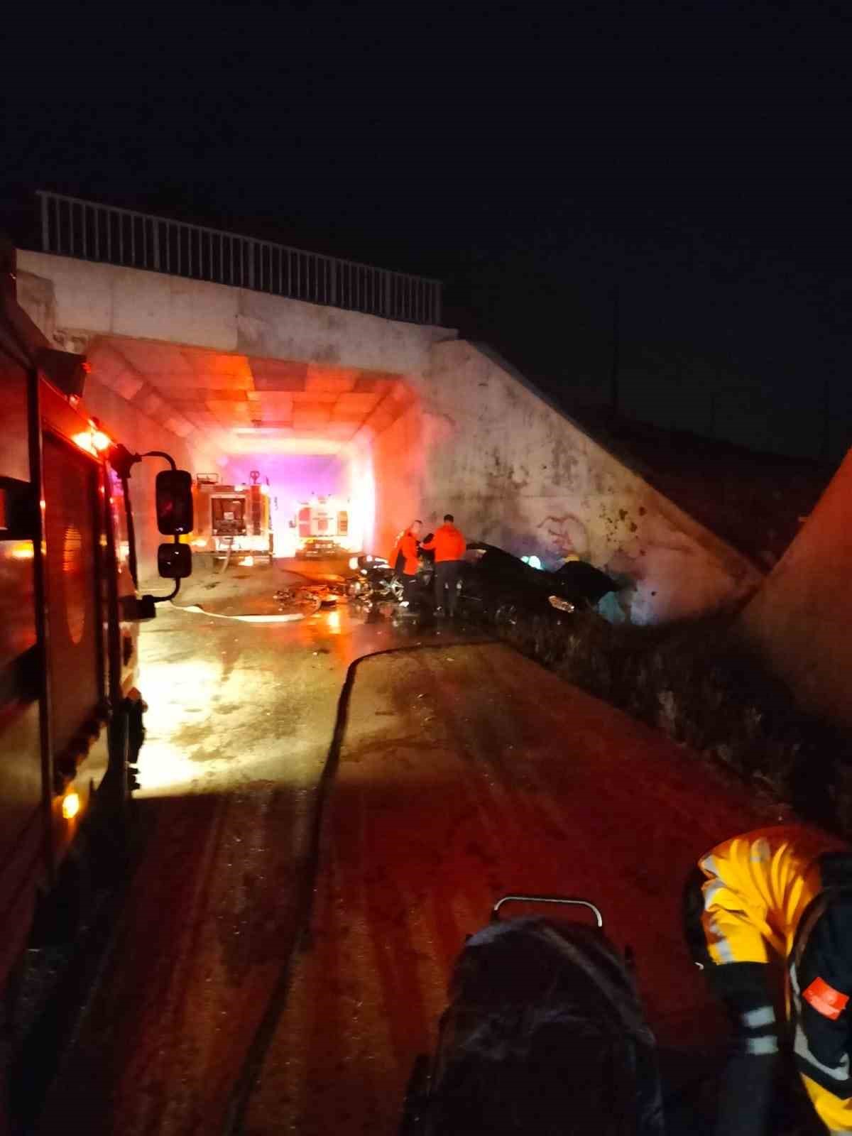 Tarsus&rsquo;ta havaalanı yolunda kaza: 2 yaralı
