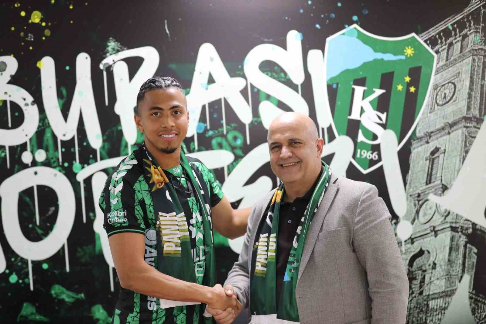 Kocaelispor, Rigoberto Rivas ile s&ouml;zleşme imzaladı
