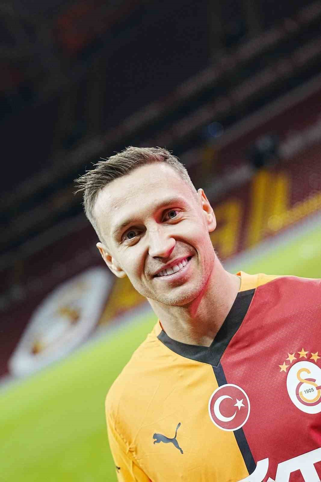 Frankowski: "Bu b&uuml;y&uuml;k aileye katıldığım i&ccedil;in ger&ccedil;ekten mutluyum"
