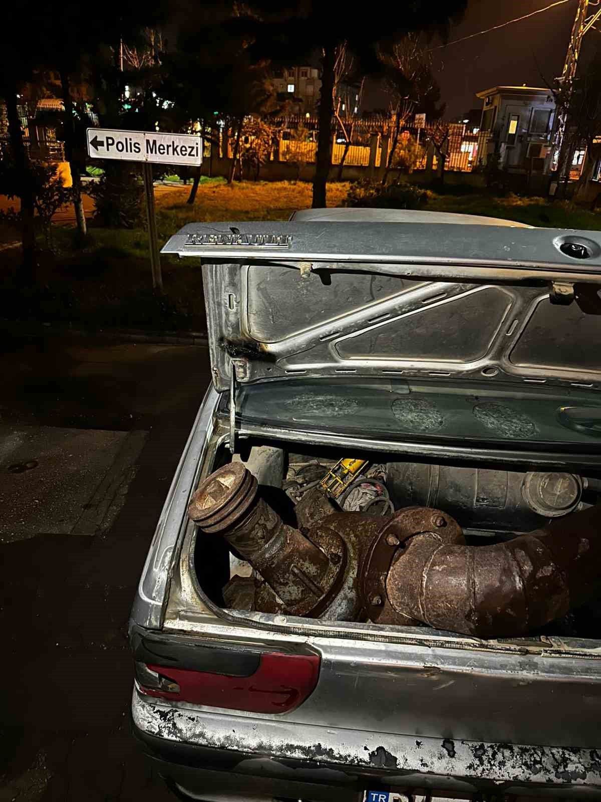 Motosikletle gelip evin bahçesindeki su motorunu çaldılar: O anlar kamerada