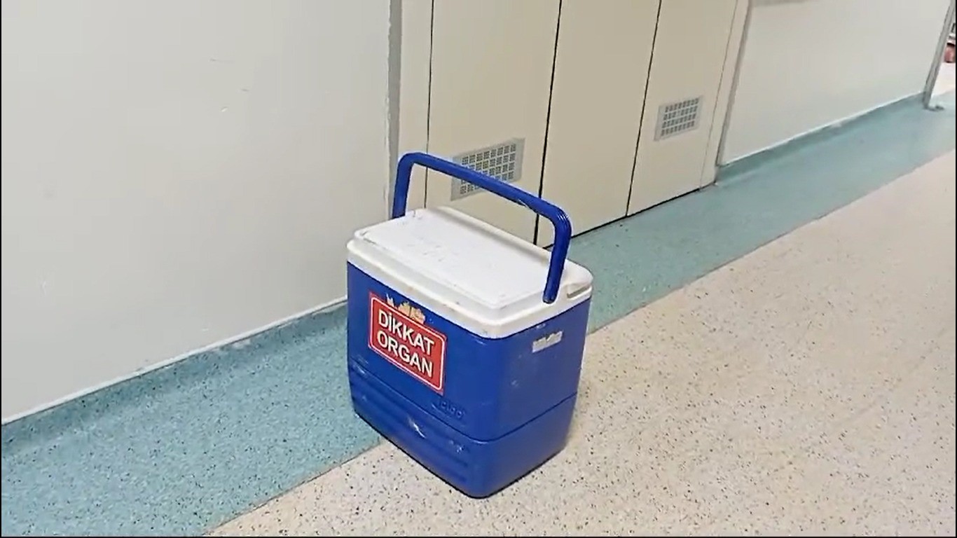 Beyin &ouml;l&uuml;m&uuml; ger&ccedil;ekleşen kişinin organları 3 kişiye umut oldu
