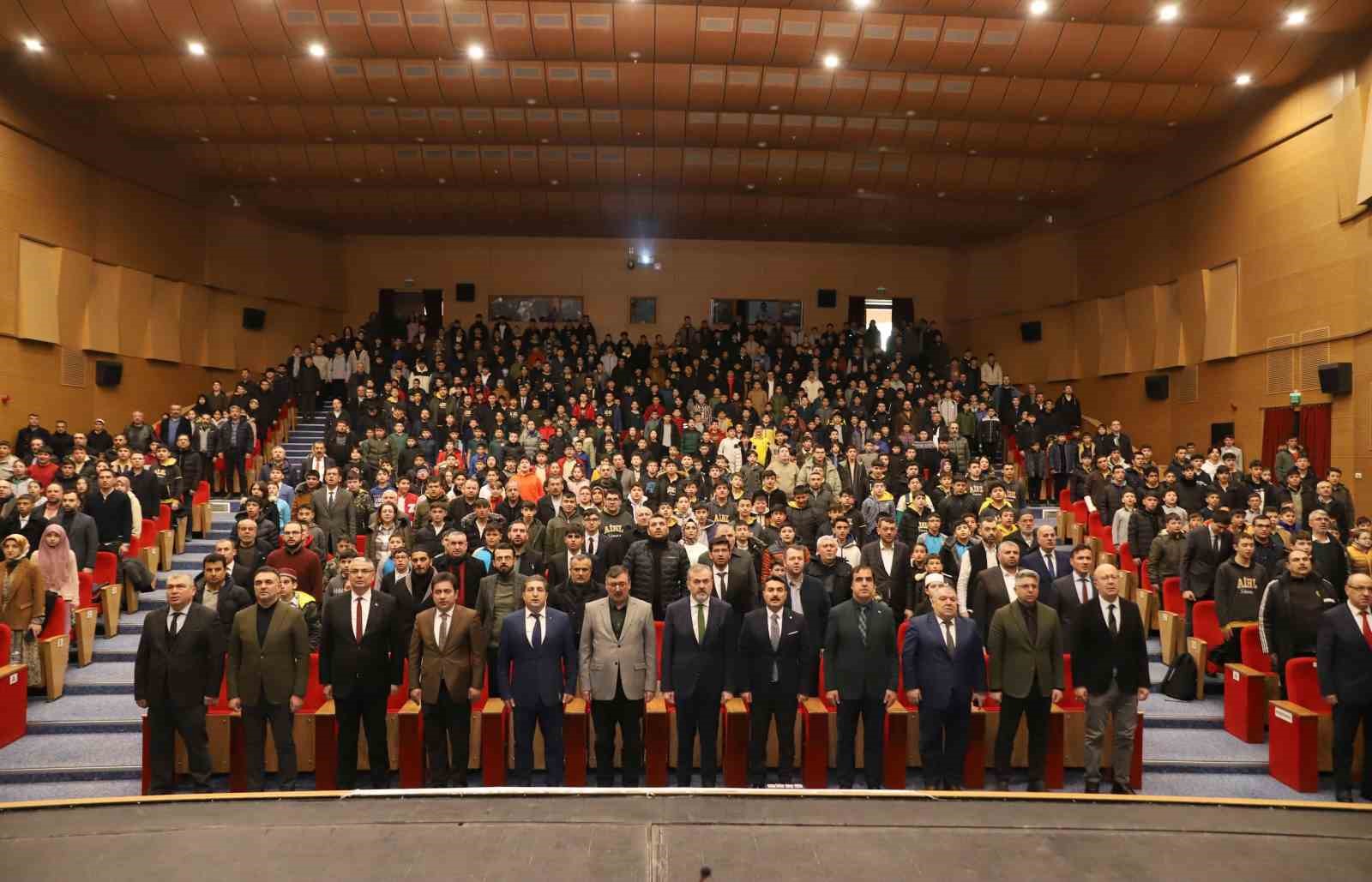 Kur&rsquo;an-ı Kerim&rsquo;i en g&uuml;zel okumak i&ccedil;in yarıştılar
