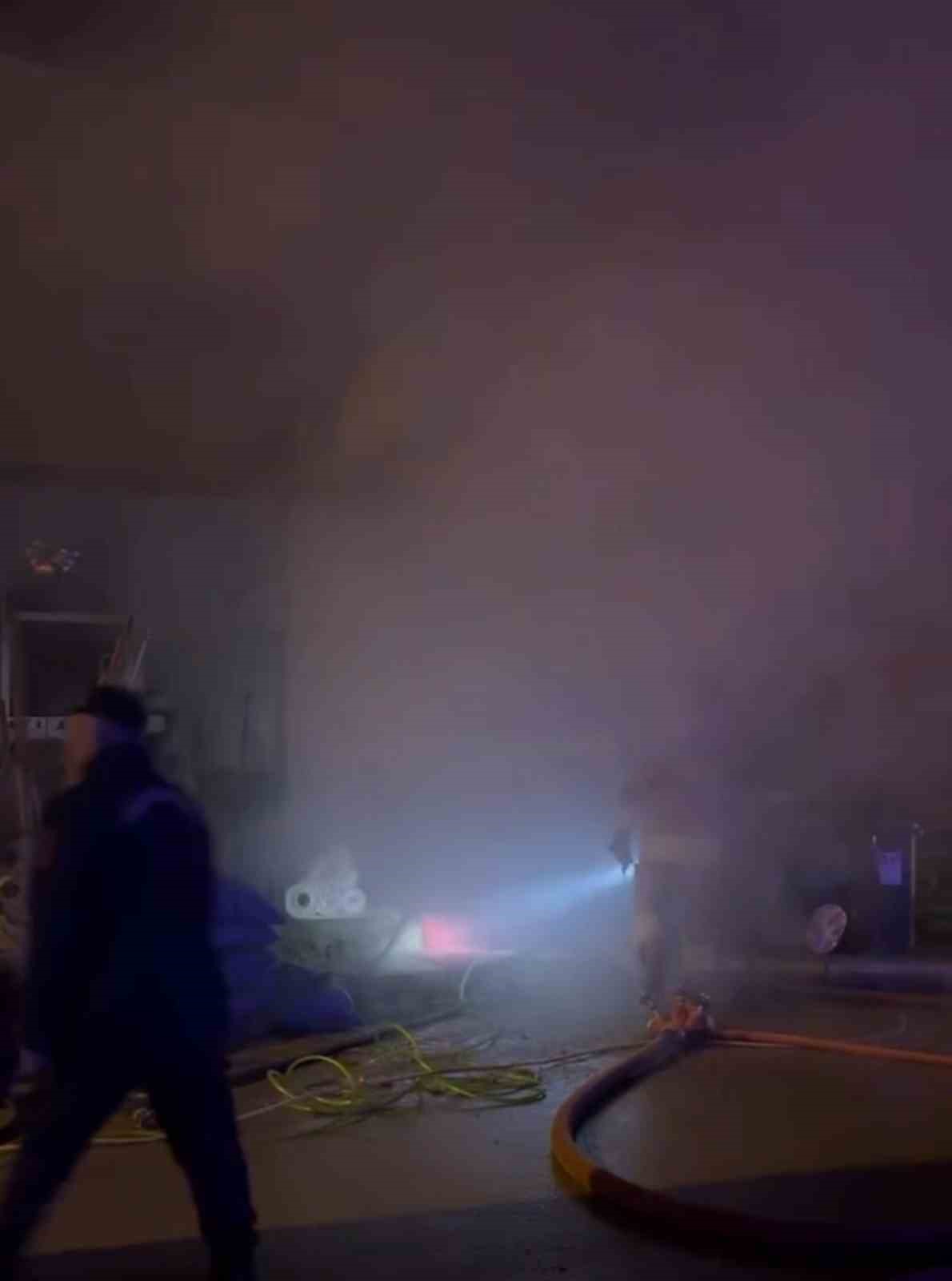 D&uuml;zce&rsquo;de nalbur d&uuml;kkanında korkutan yangın
