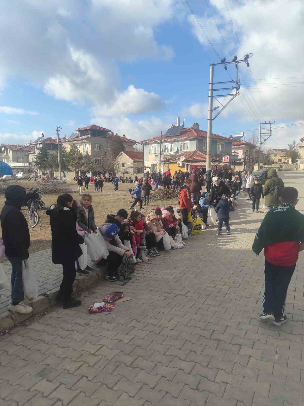 &Ccedil;ocukların şeker toplama geleneği yine bozulmadı
