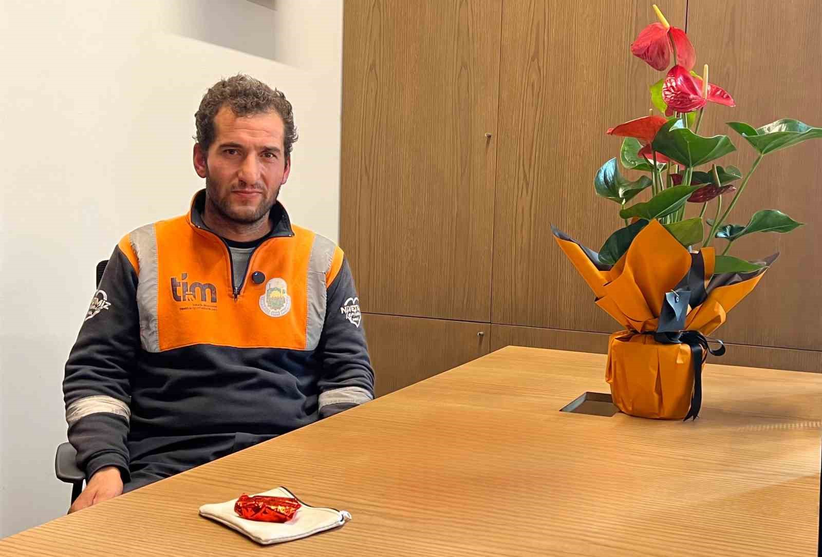 Temizlik personelinden &ouml;rnek davranış
