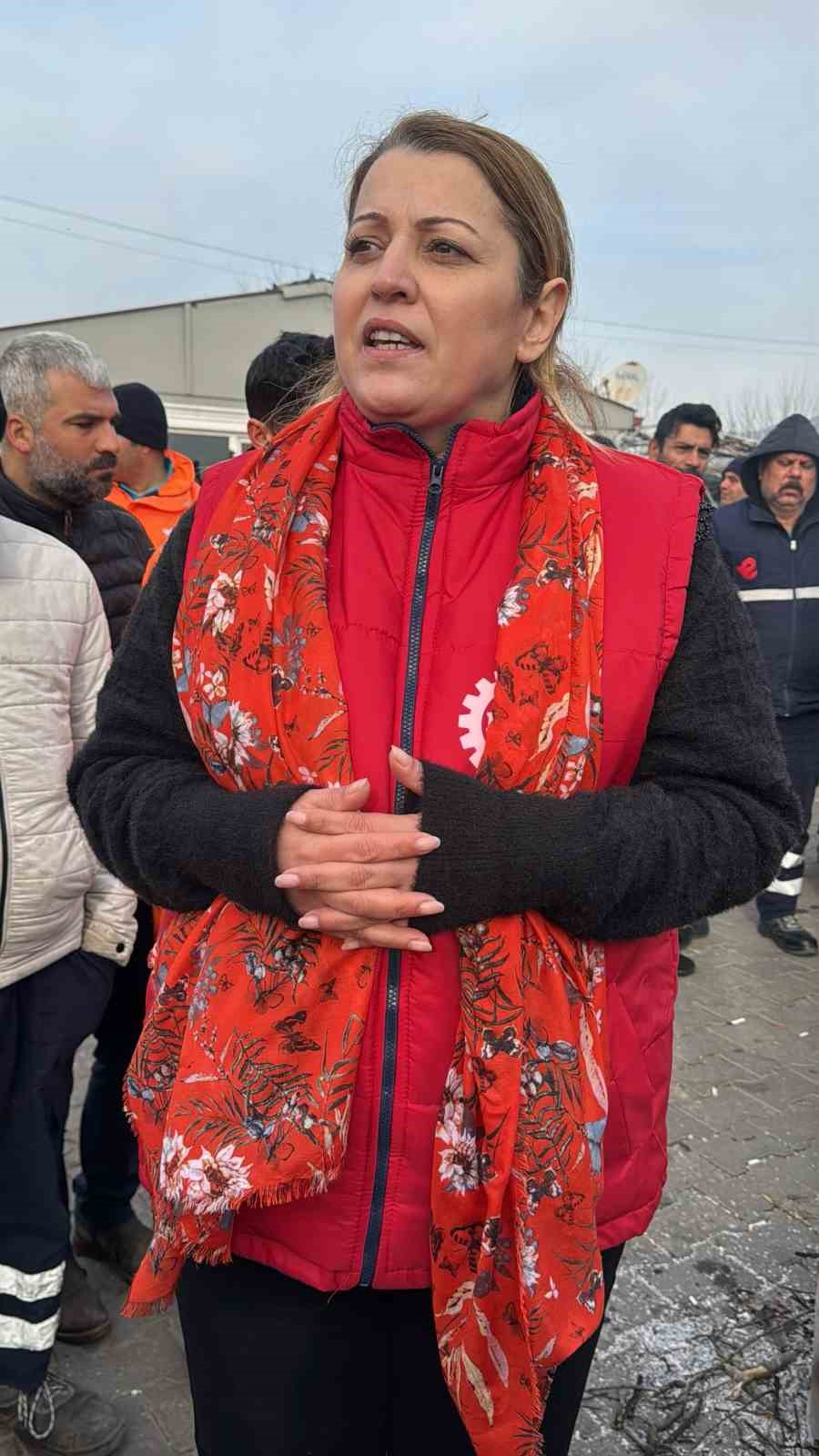 Efeler Belediyesi şirket çalışanları maaşlarının eksik ödendiği gerekçesiyle iş bıraktı