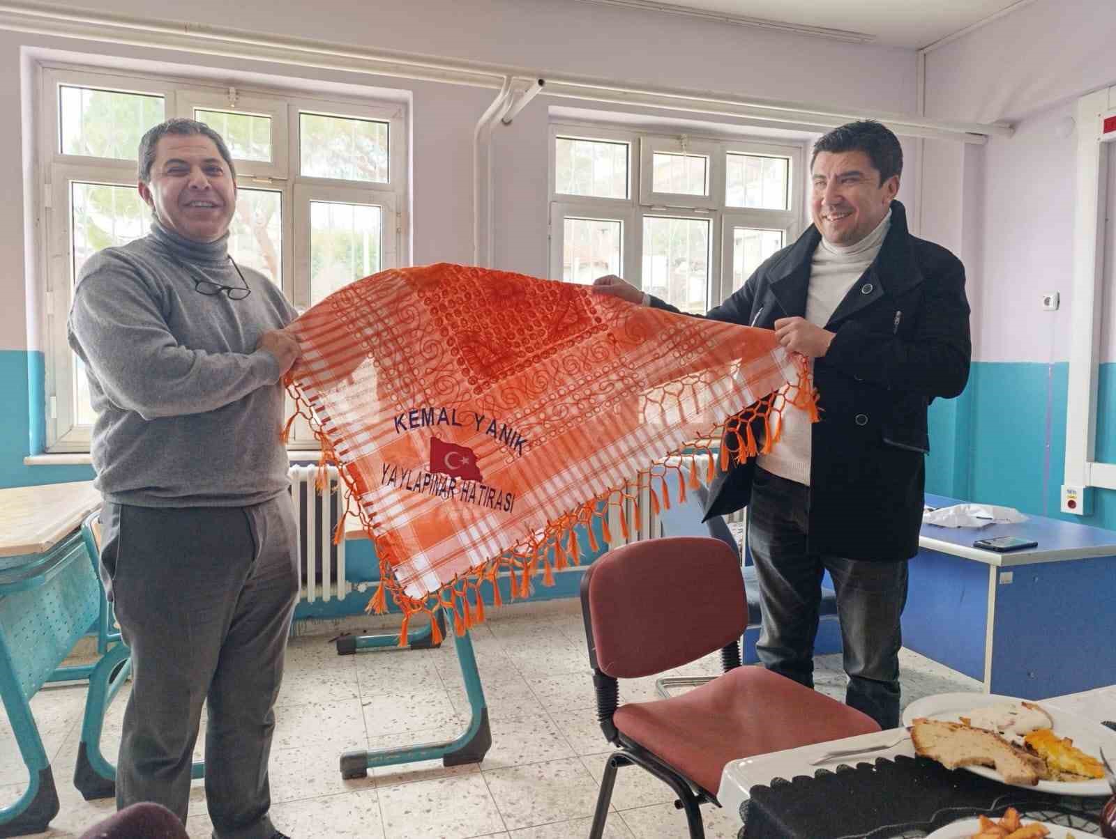 İzmirli hayırseverden Nazilli’deki okula bilgisayar desteği