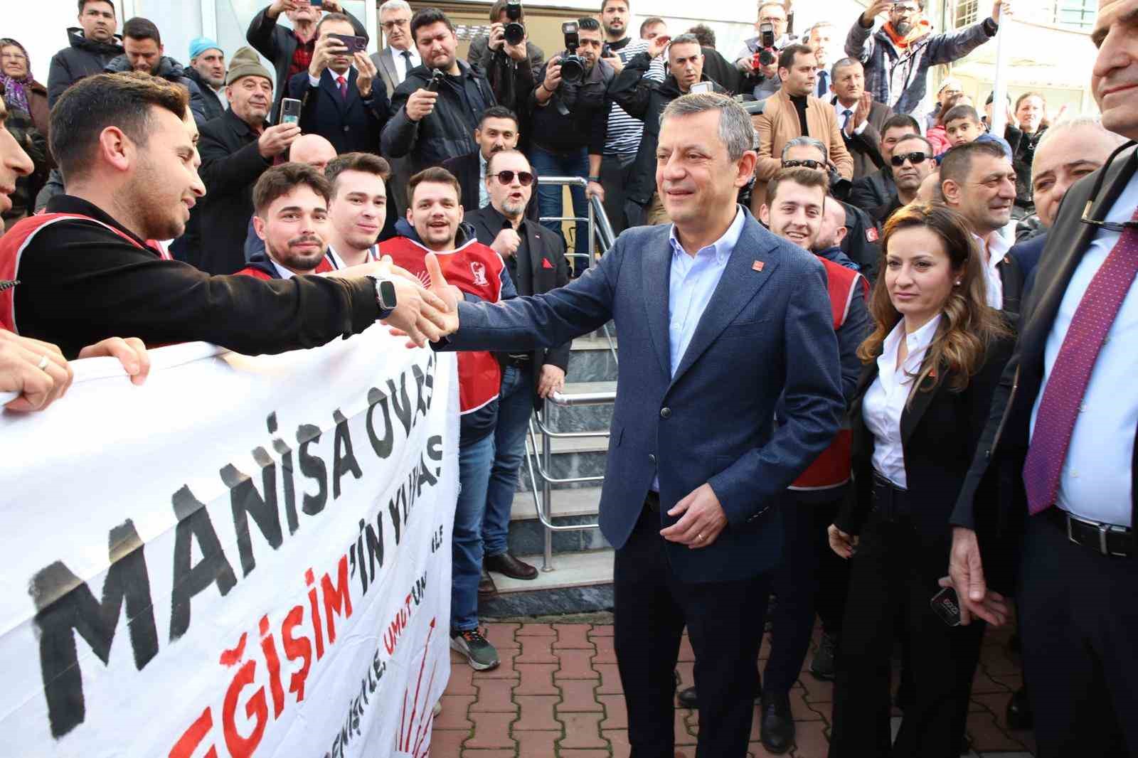 CHP Genel Başkanı &Ouml;zel, Manisa&rsquo;da il&ccedil;e belediyelerini ziyaret etti
