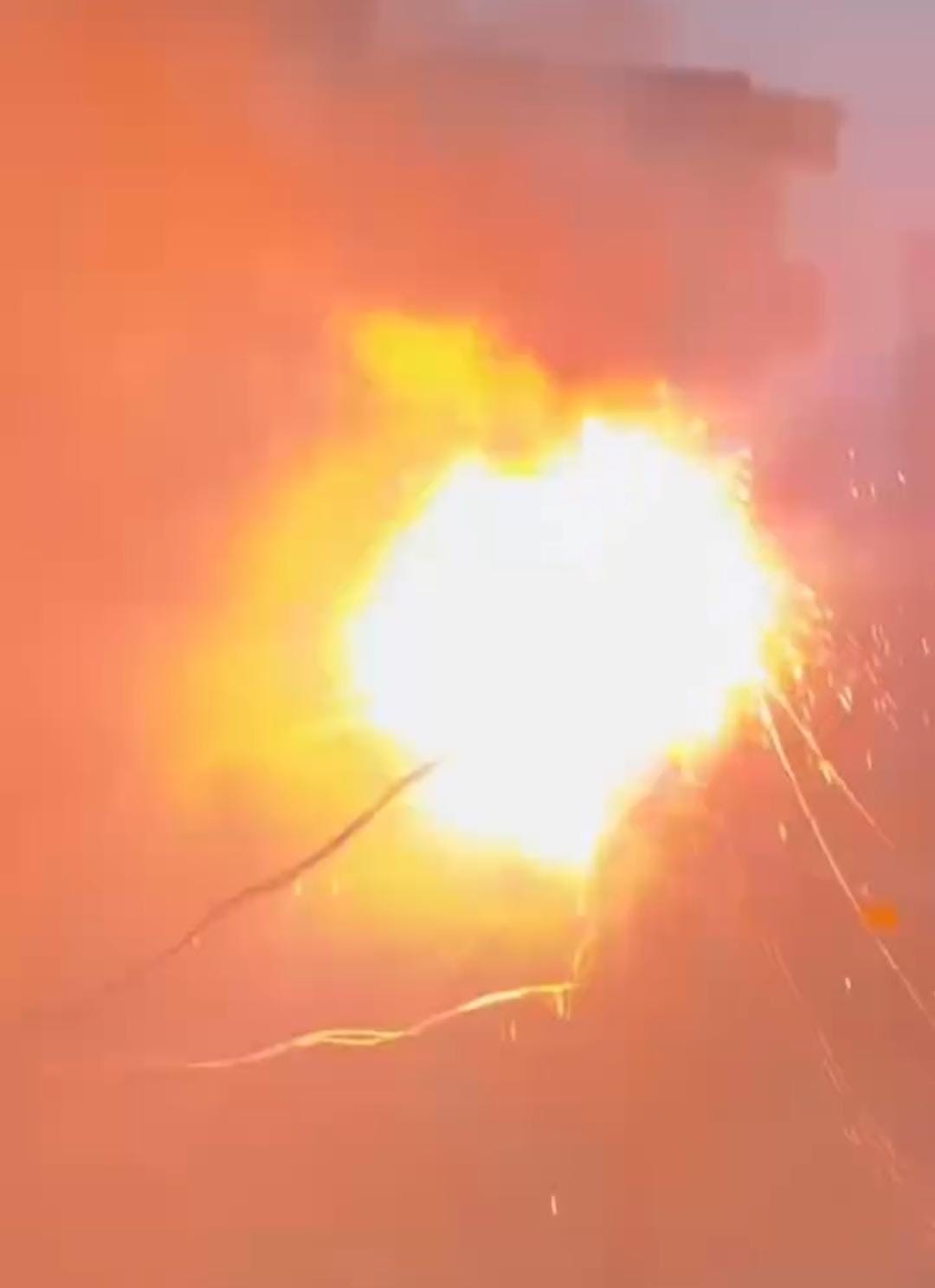 Şanlıurfa&rsquo;da elektrik trafosunda patlama anları kamerada
