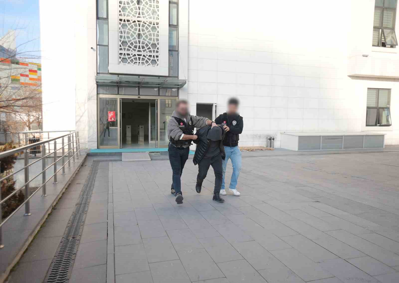 Ankara&rsquo;da 568 bin adet sentetik ecza ele ge&ccedil;irildi
