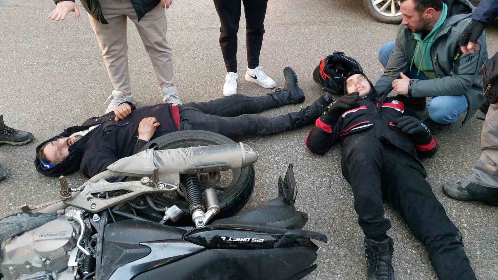 Samsun&rsquo;da 2 kişinin yaralandığı motosiklet kazası kamerada
