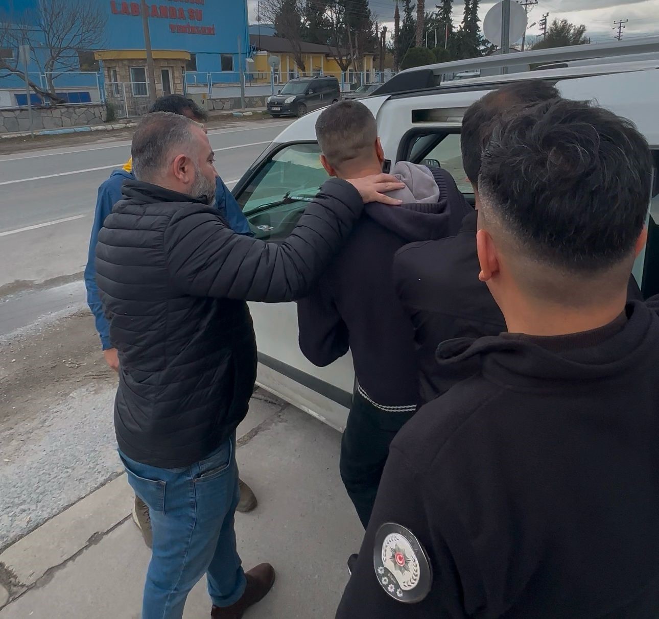 Milas&rsquo;ta oto galeri &ouml;n&uuml;ndeki cinayetin faili tutuklandı
