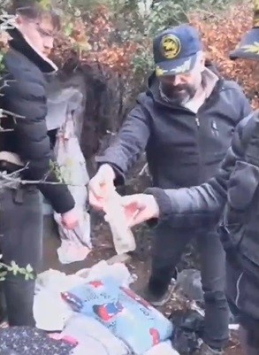 İzmir&rsquo;de nefes kesen operasyon: Ormanda saklanıyordu, jandarma yakaladı
