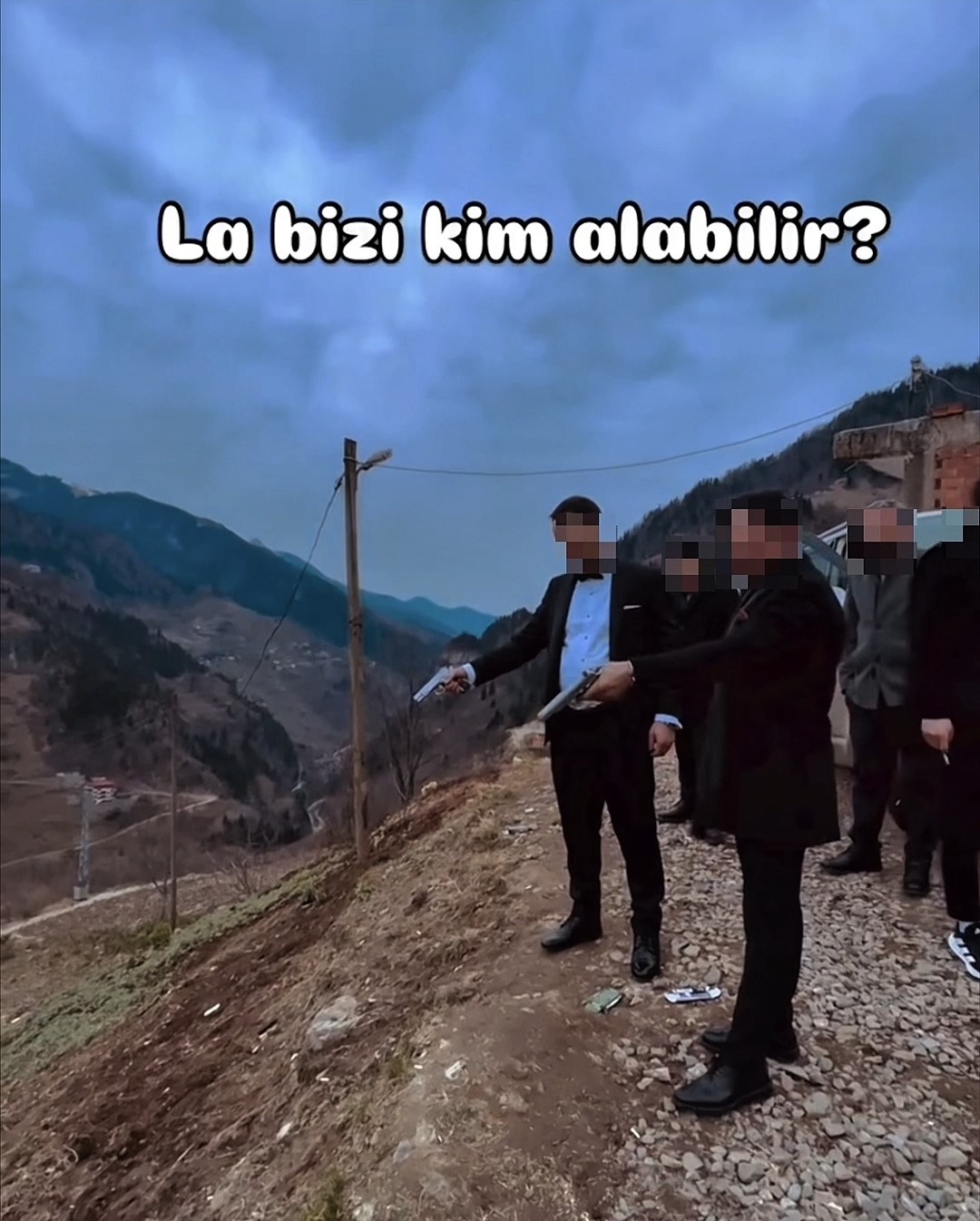 Silahla ateş etti, "Bizi kim alabilir" dedi, jandarma cevabı verdi
