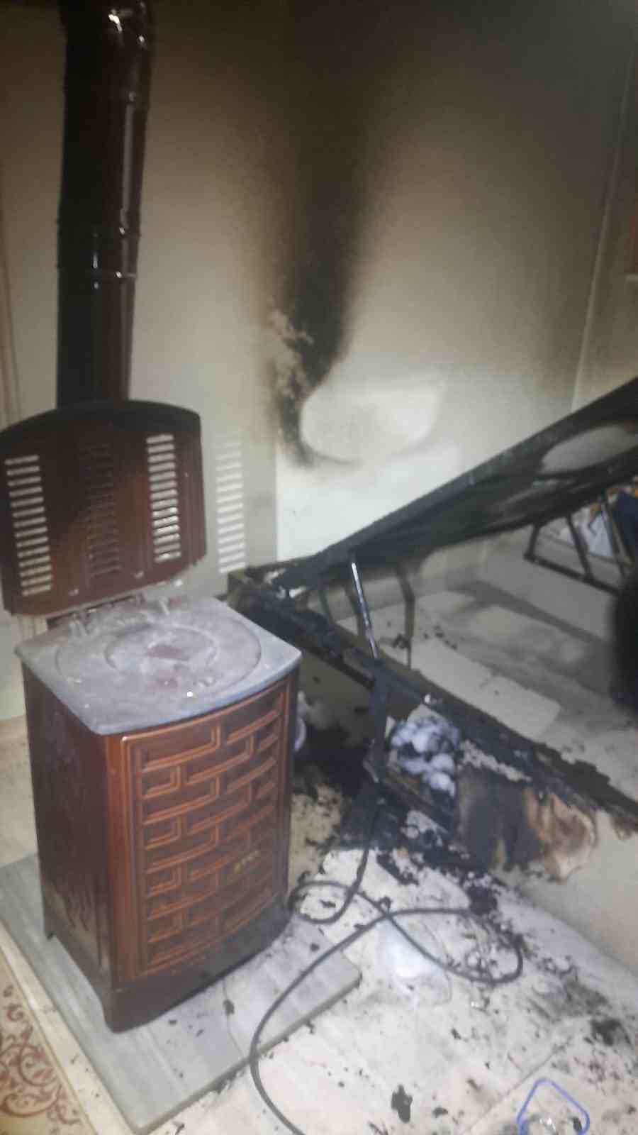 Alev alan uzatma kablosu evi k&uuml;le &ccedil;eviriyordu
