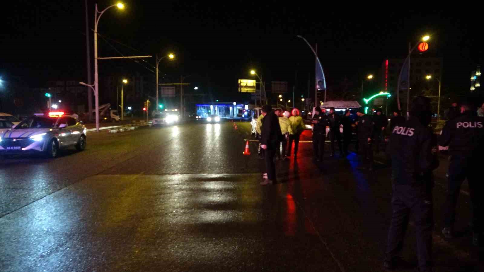 Malatya&rsquo;da ref&uuml;je &ccedil;arpan otomobil devrilip ters d&ouml;nd&uuml;: 1 &ouml;l&uuml;, 1 yaralı
