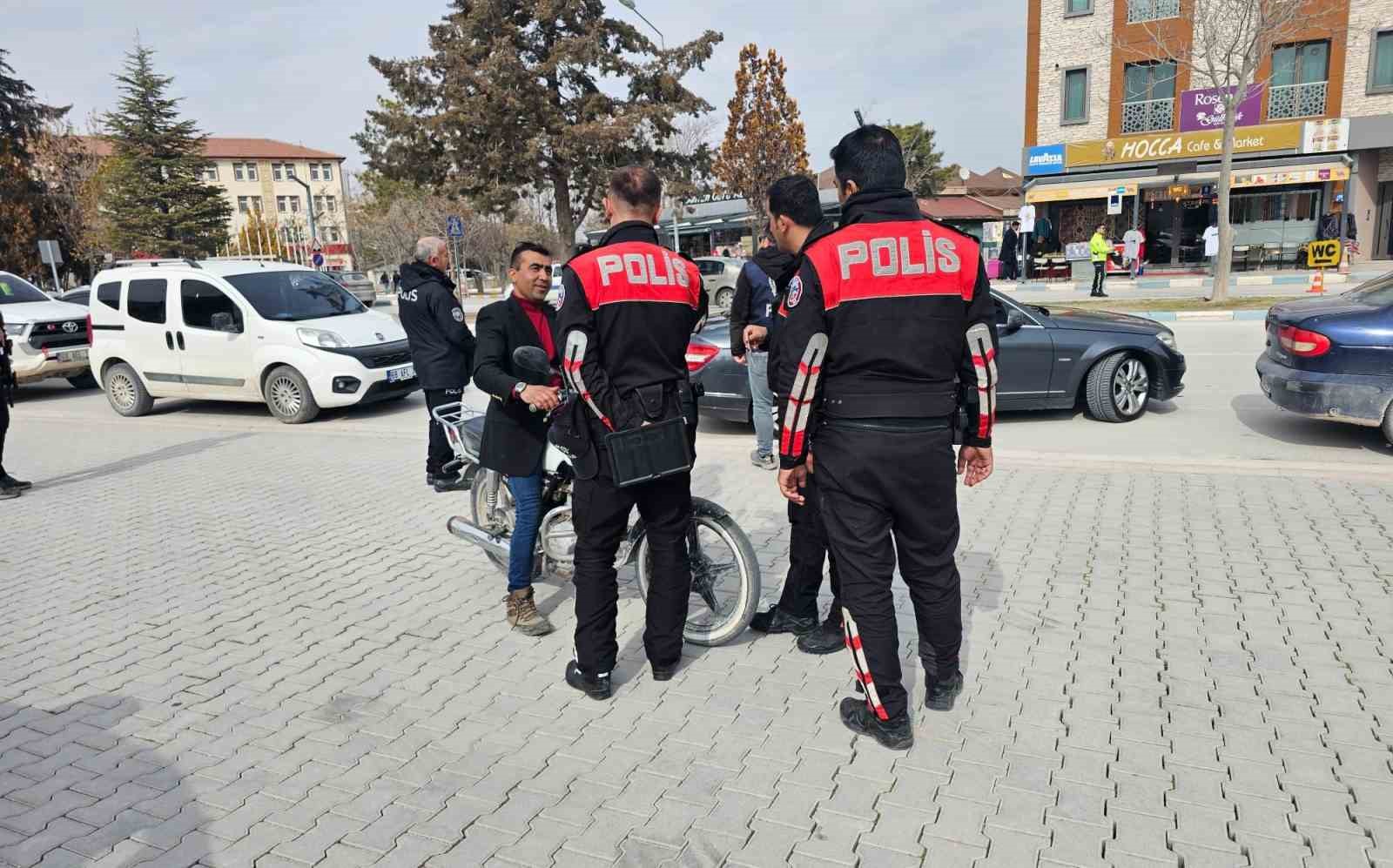 Sultanhanı&rsquo;nda polisten uzun namlulu silahlarla &lsquo;şok&rsquo; uygulama
