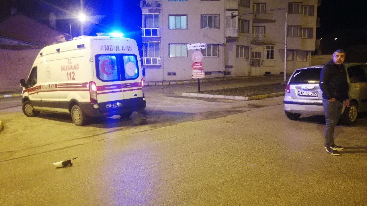 Isparta&rsquo;da iki otomobil kavşakta &ccedil;arpıştı: 1 yaralı
