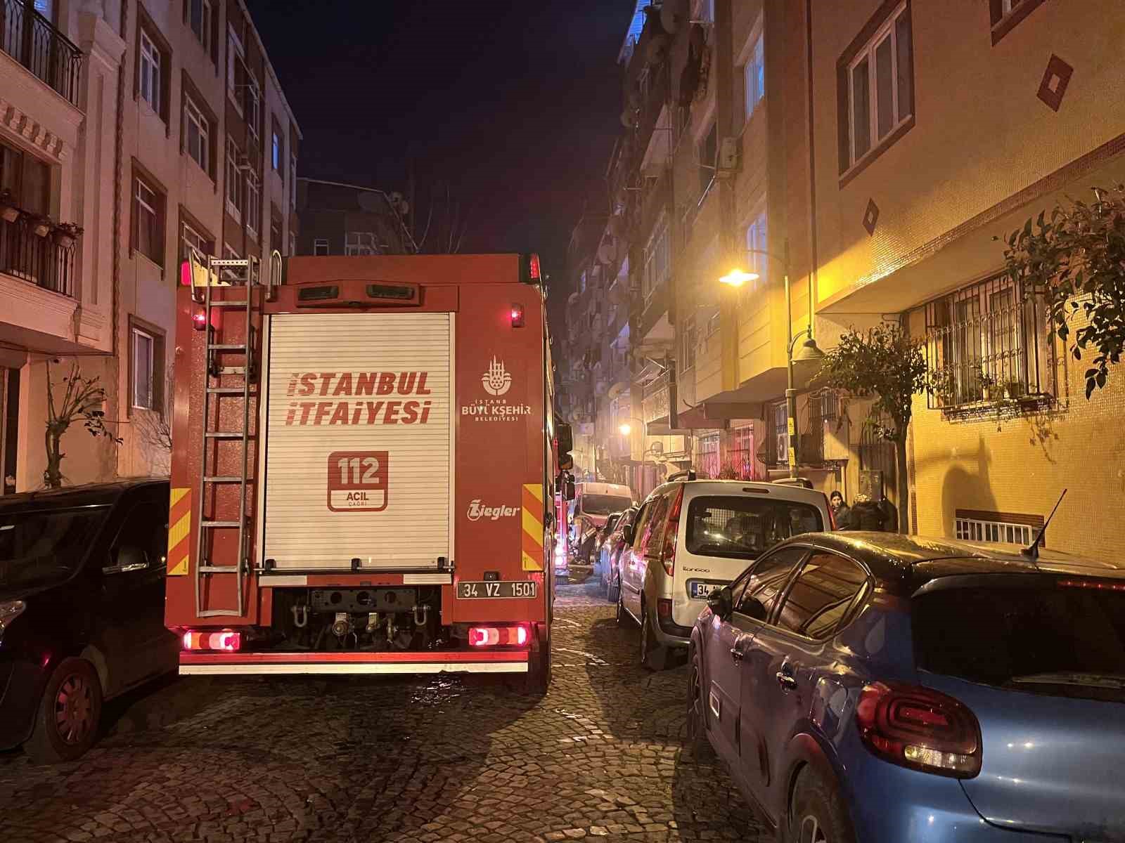 Zeytinburnu’nda kılıf imalathanesinde yangın