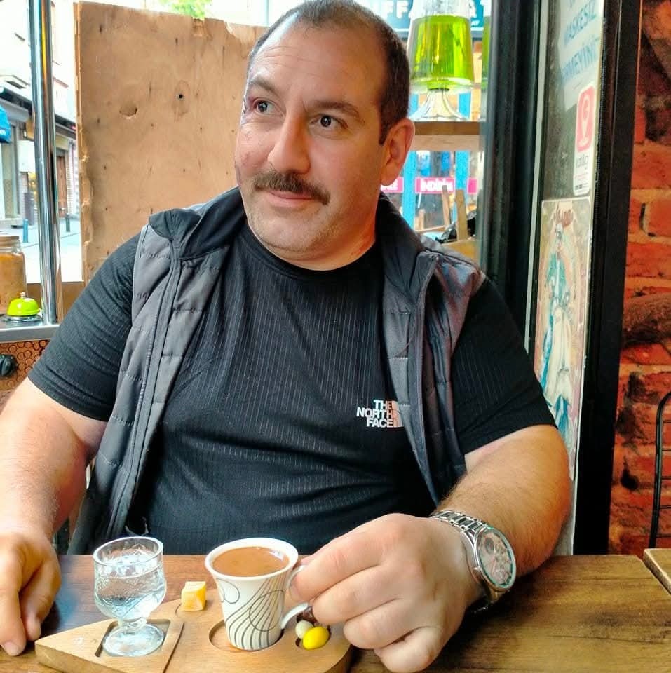 43 yaşında kalbine yenik düşen adam yasa boğdu