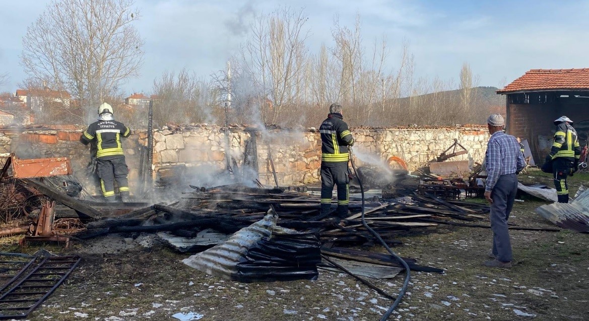 Tavşanlı’da çıkan yangın kısa sürede söndürüldü