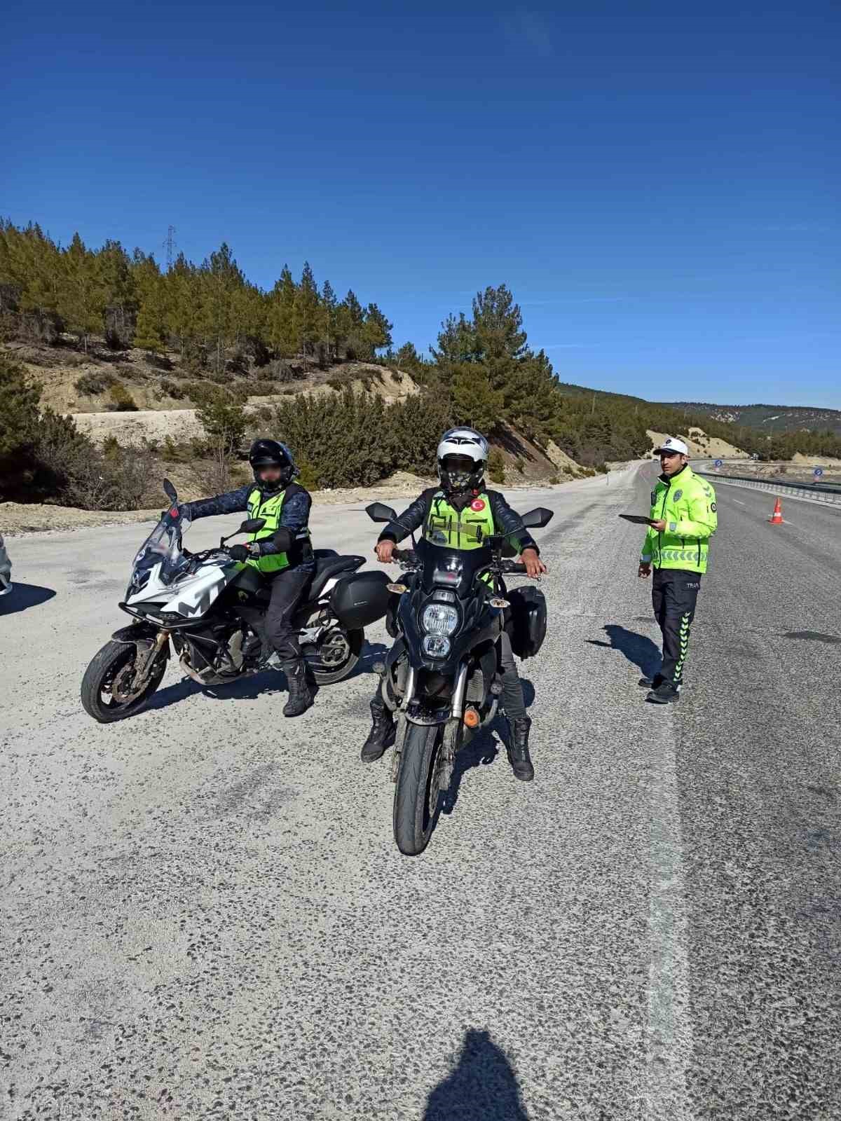 Antalya&rsquo;da trafik denetimleri sıklaştırıldı, 59 bin ara&ccedil; ve s&uuml;r&uuml;c&uuml; kontrol edildi
