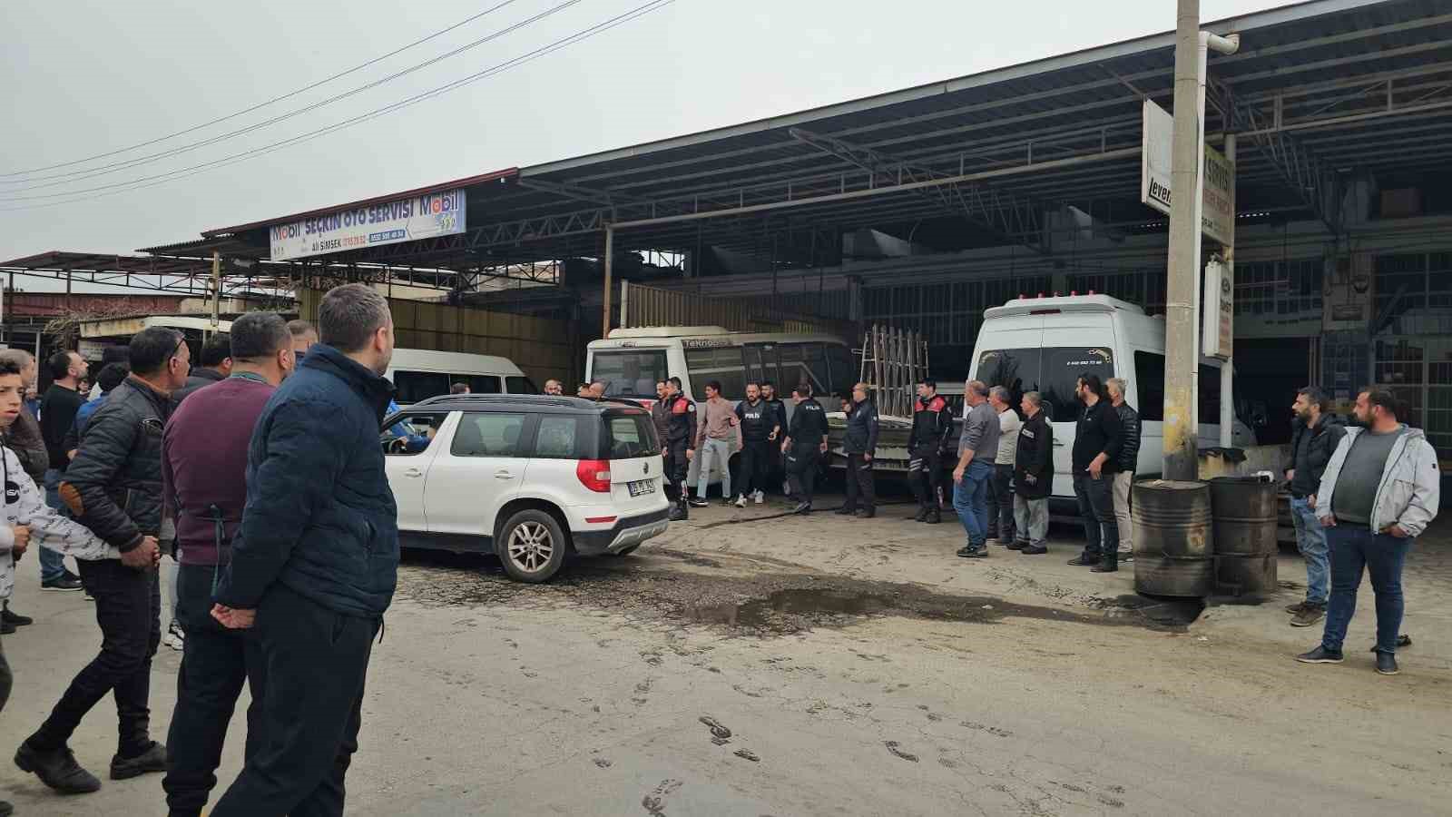 3 yıl &ouml;nce oğlunu &ouml;ld&uuml;ren kardeşini silahla vurarak yaraladı
