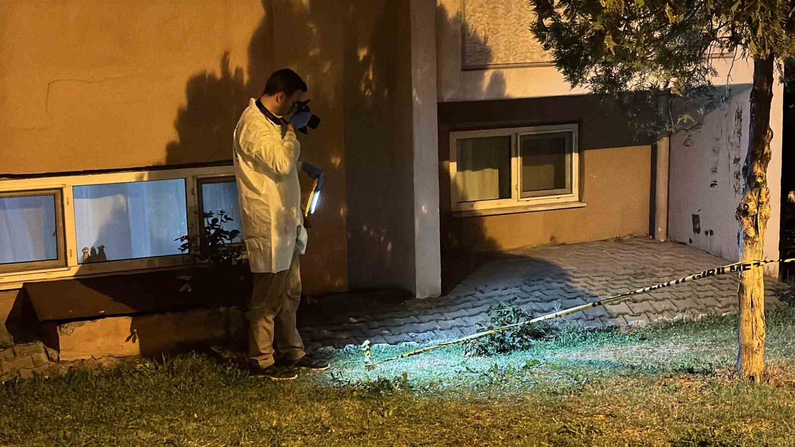 Apartmanın 4. katından d&uuml;şen kız &ccedil;ocuğu ağır yaralandı
