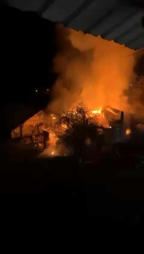 Yaşlı kadının tek başına yaşadığı ev yanarak k&uuml;l oldu
