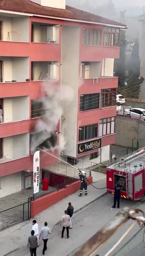 &Ouml;ğrencilerin kaldığı evde &ccedil;ıkan yangın s&ouml;nd&uuml;r&uuml;ld&uuml;
