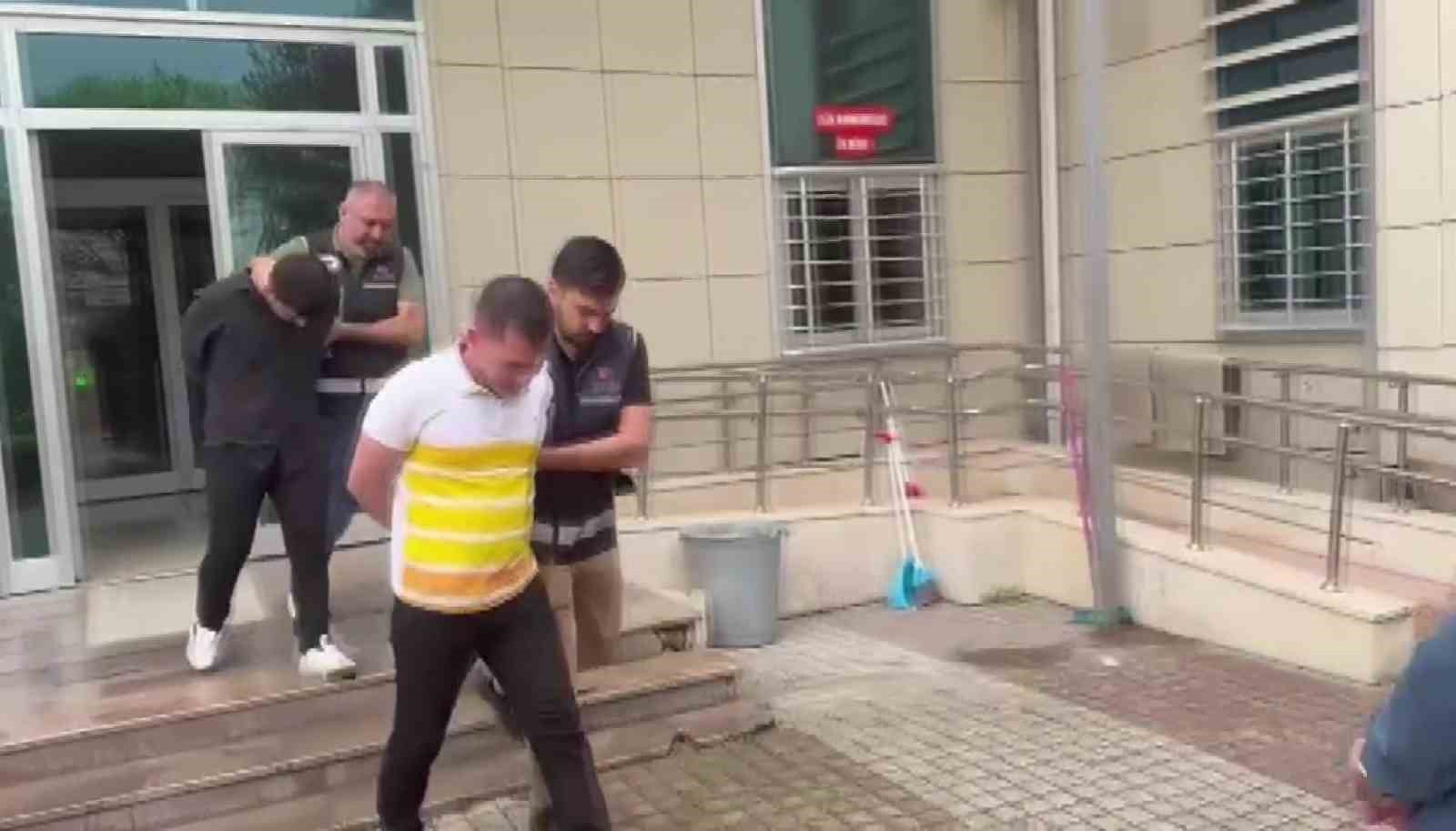 Adana&rsquo;da silah ticareti yapan 3 ş&uuml;pheli tutuklandı
