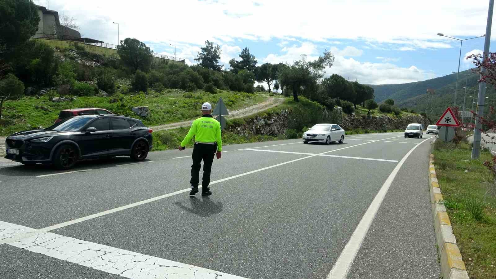 Muğla&rsquo;da Ramazan Bayramı trafik denetimlerinde 2 bin 656 s&uuml;r&uuml;c&uuml;ye işlem yapıldı
