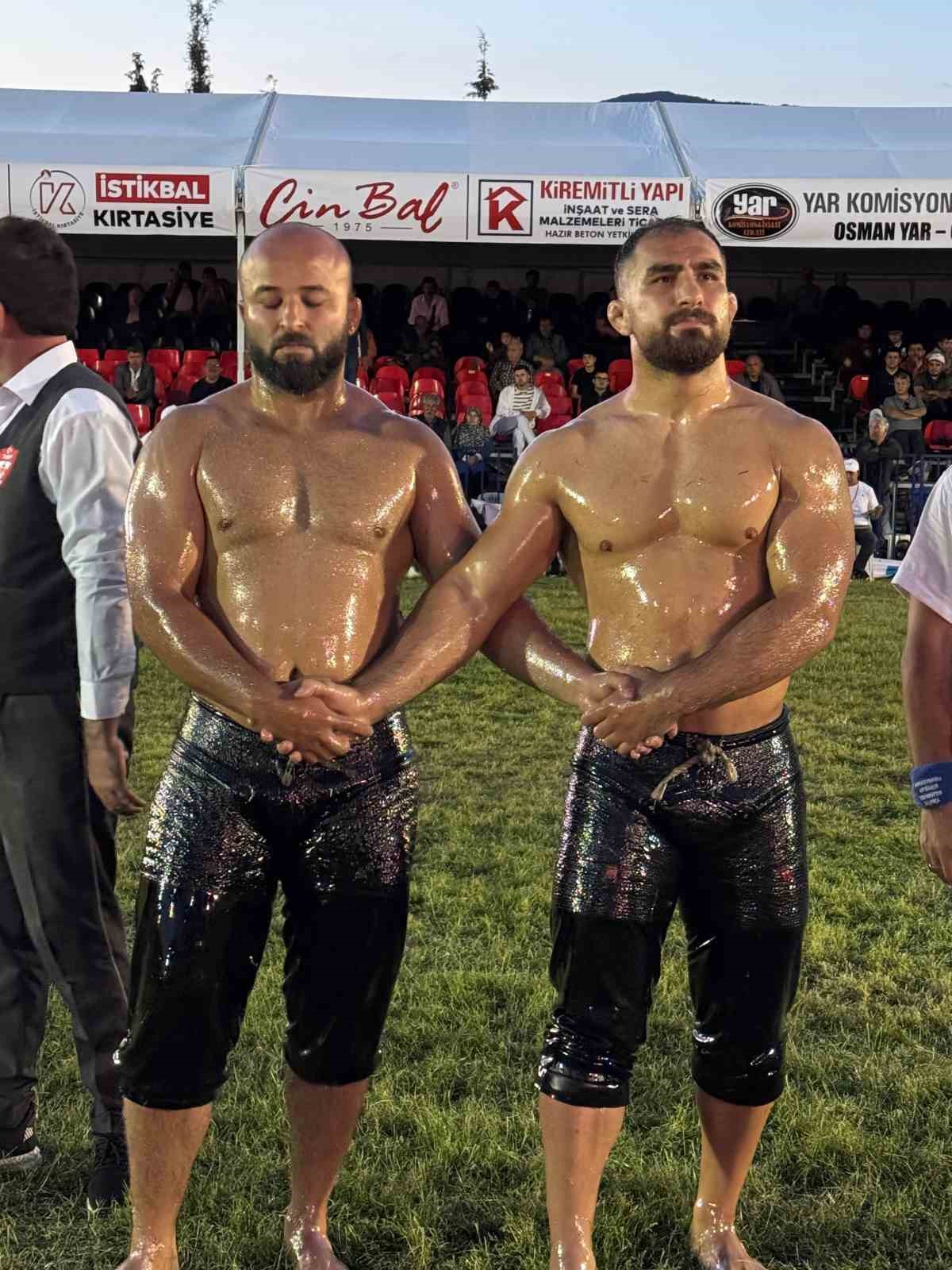 Fethiye’de yağlı güreşlerin kazananı Feyzullah Aktürk oldu
