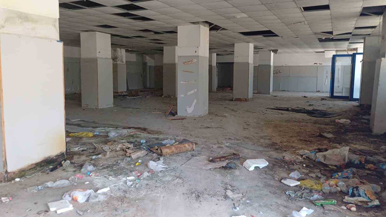 Yalova&rsquo;da alkol alırken tartıştığı arkadaşını boğazından bı&ccedil;aklayarak &ouml;ld&uuml;ren zanlı adliyede
