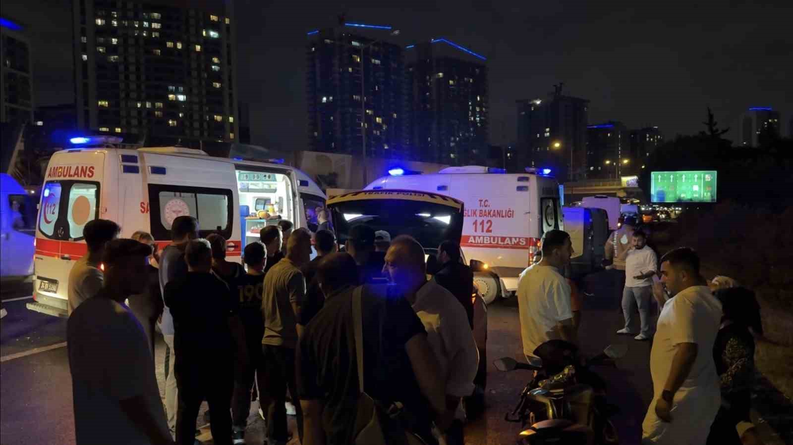 Ey&uuml;psultan&rsquo;da feci kaza... 16 ara&ccedil; birbirine girdi: 6 yaralı
