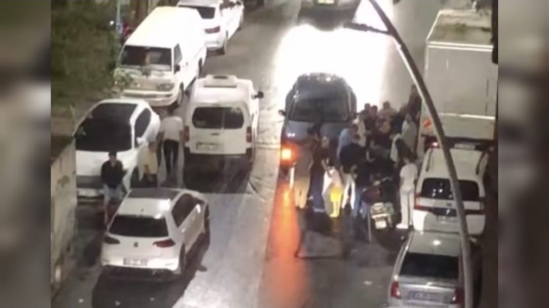 İstanbul&rsquo;da s&uuml;rpriz yağmur: Sevincin yanında kazaları da getirdi
