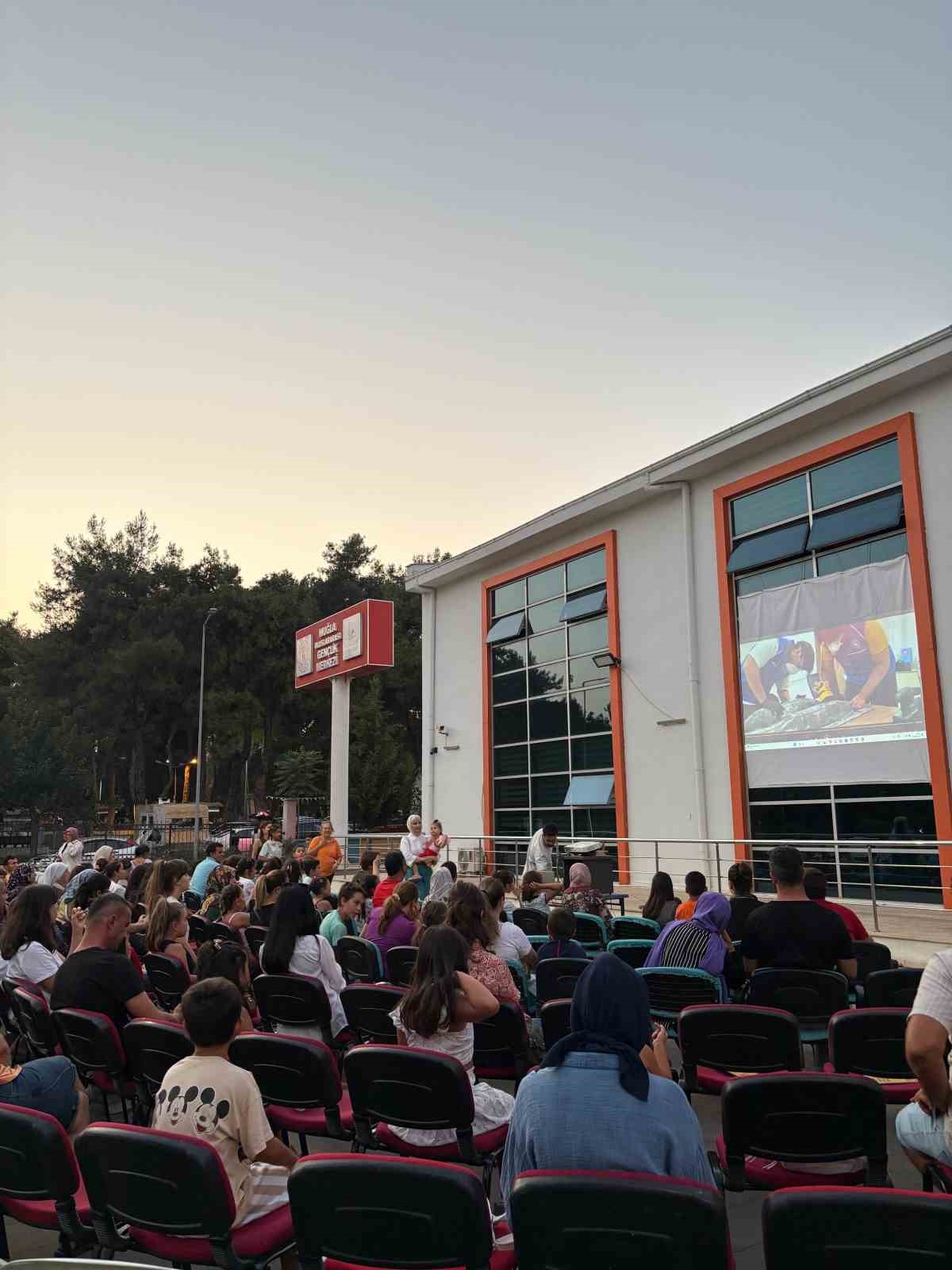Muğla&rsquo;da 550 kişilik nostalji dolu gece
