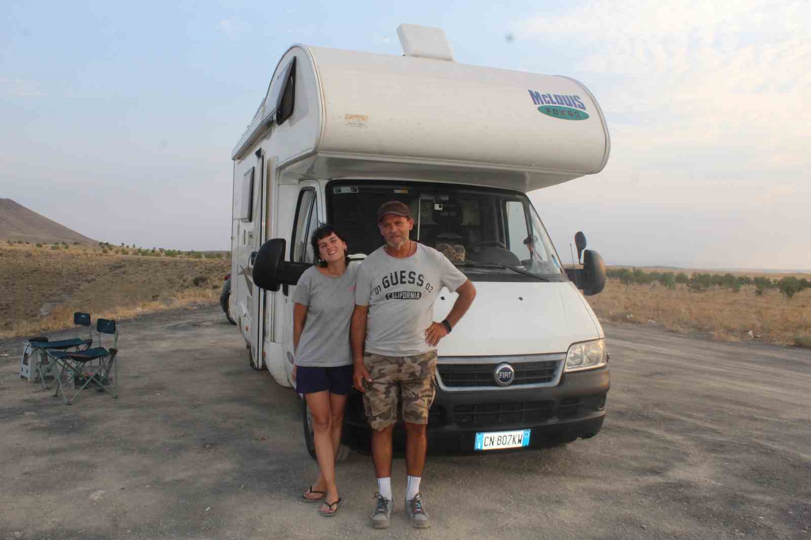 İtalyan aile Meke G&ouml;l&uuml;&rsquo;ne hayran kaldı
