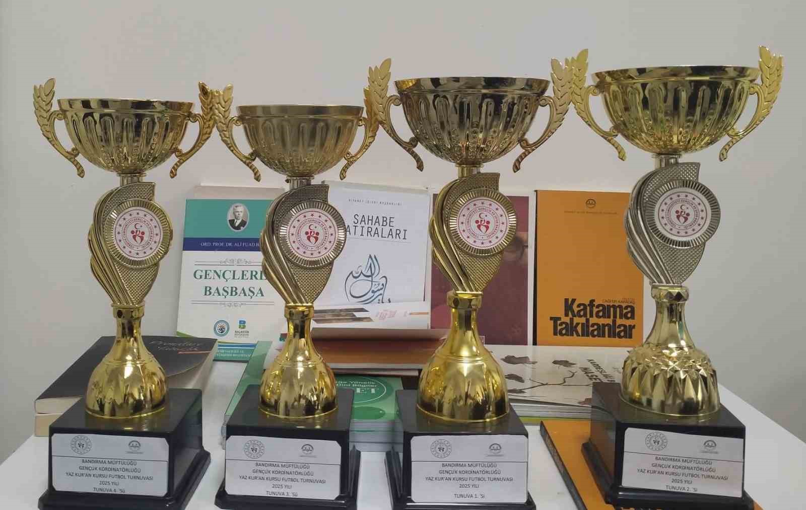 Bandırma&rsquo;da yaz Kur&rsquo;an kursları futbol turnuvası tamamlandı
