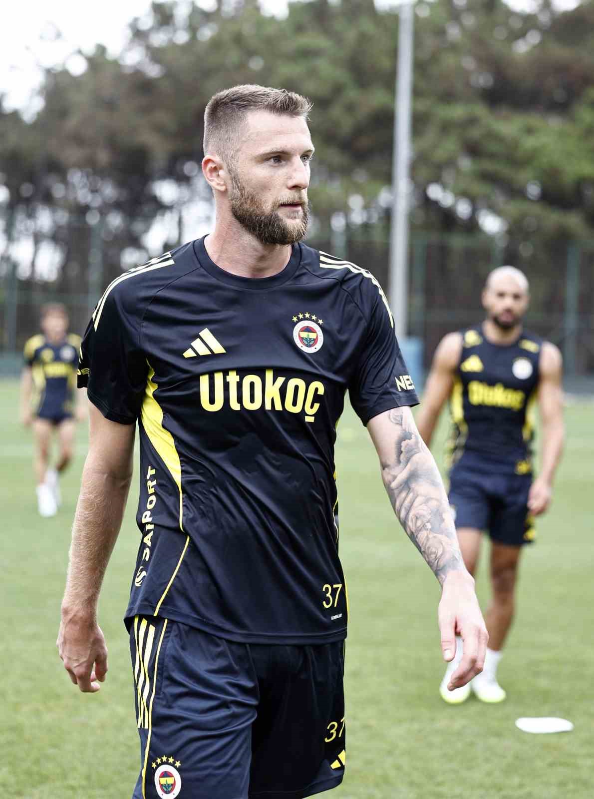 Fenerbah&ccedil;e, Feyenoord ma&ccedil;ı hazırlıklarına devam etti

