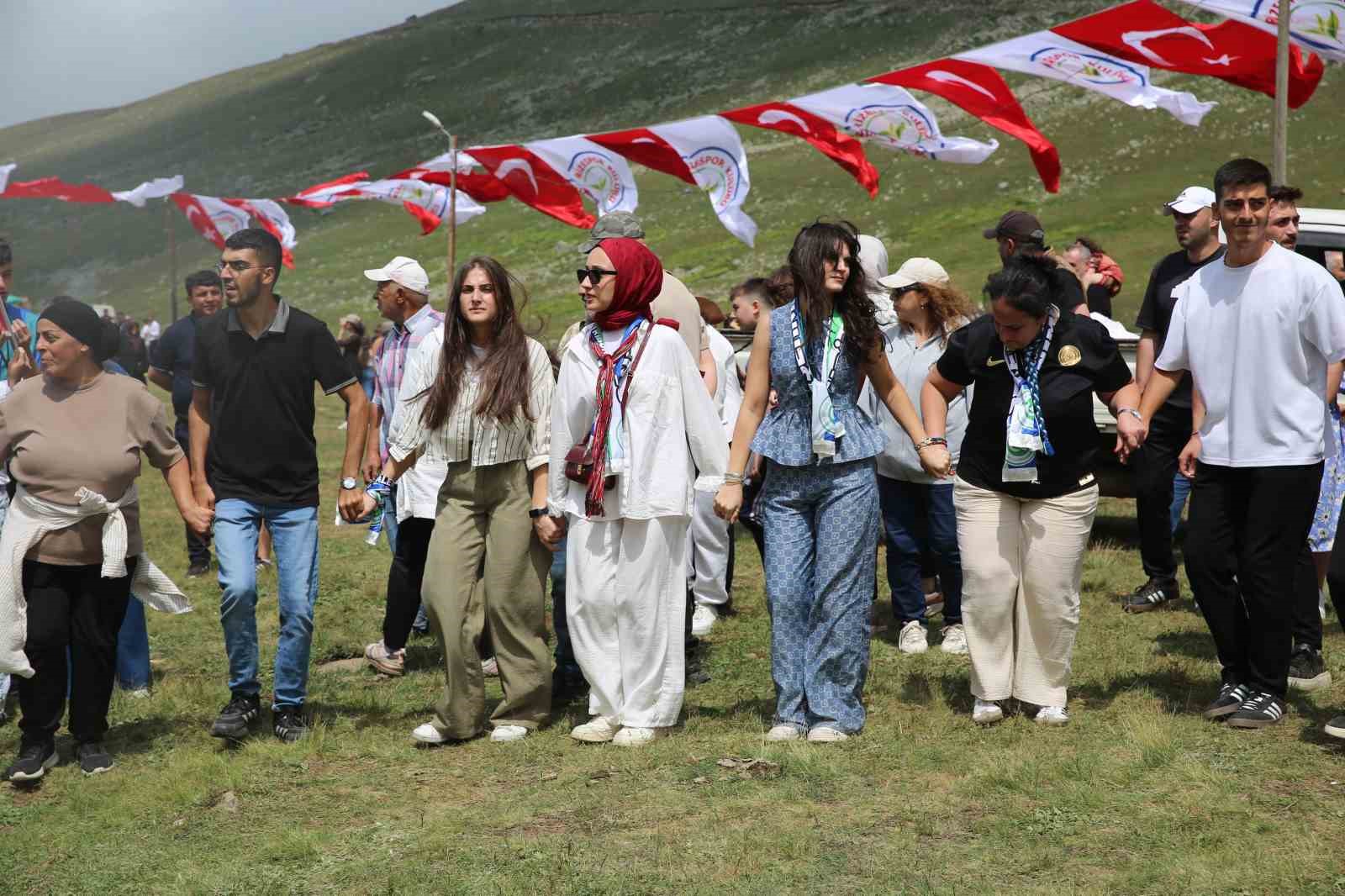 &Ccedil;aykur Rizespor&rsquo;dan &lsquo;Birlik ve beraberlik ş&ouml;leni&rsquo;
