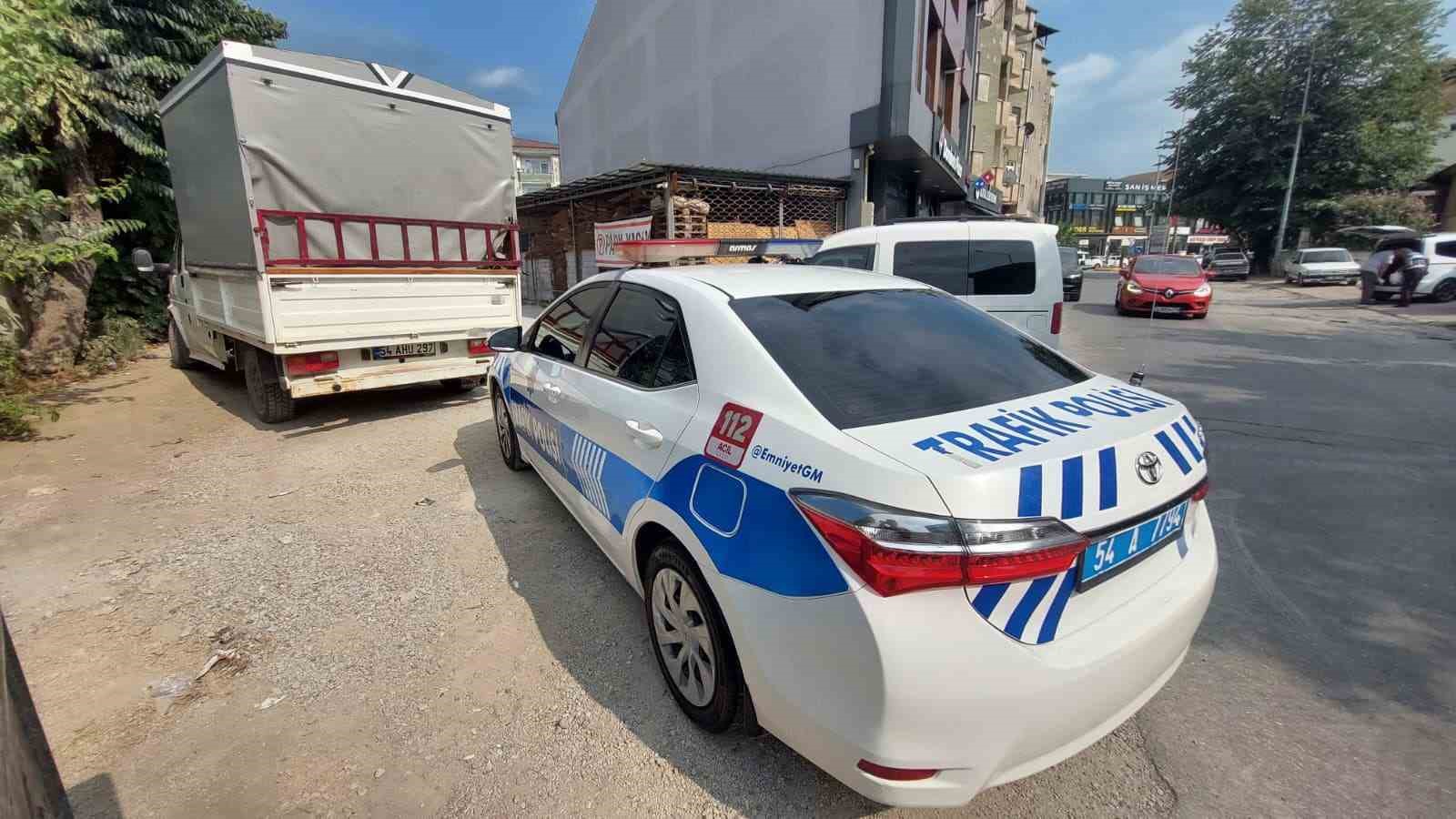 Yayaya &ccedil;arpıp ka&ccedil;tı, kadın s&uuml;r&uuml;c&uuml; peşine d&uuml;şt&uuml;
