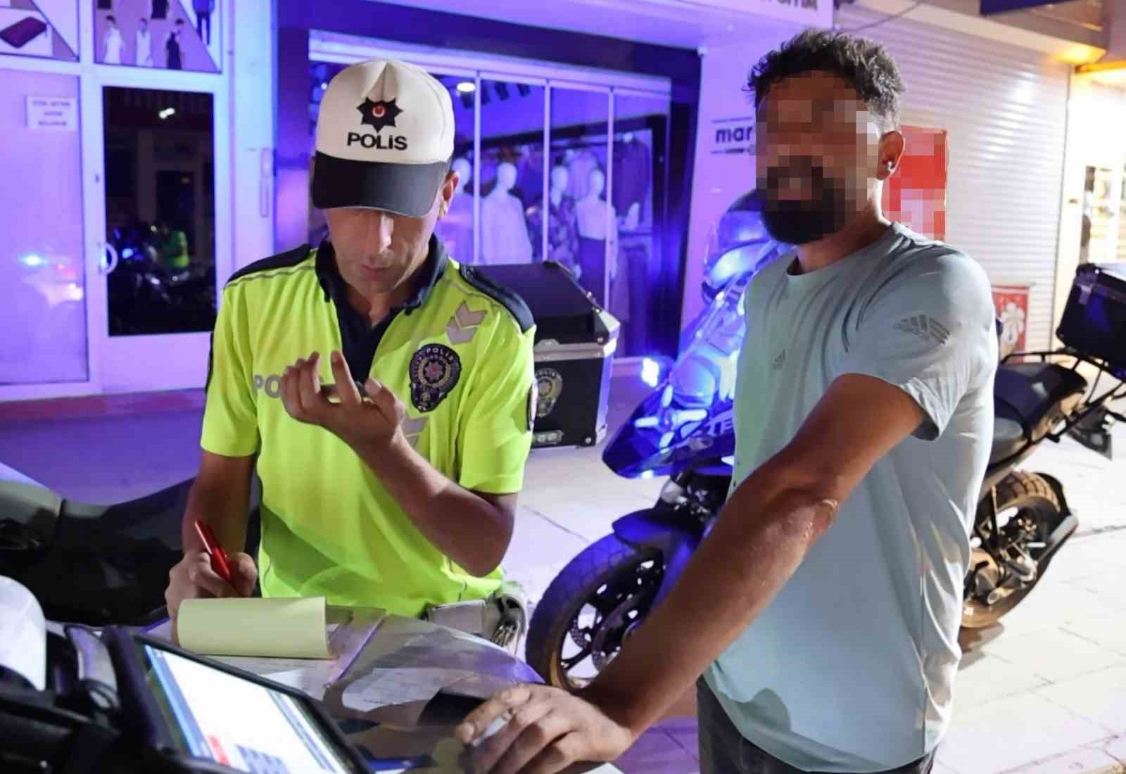 1.82 promil alkoll&uuml; yakalandı, "cips jelibon almaya &ccedil;ıktım" dedi
