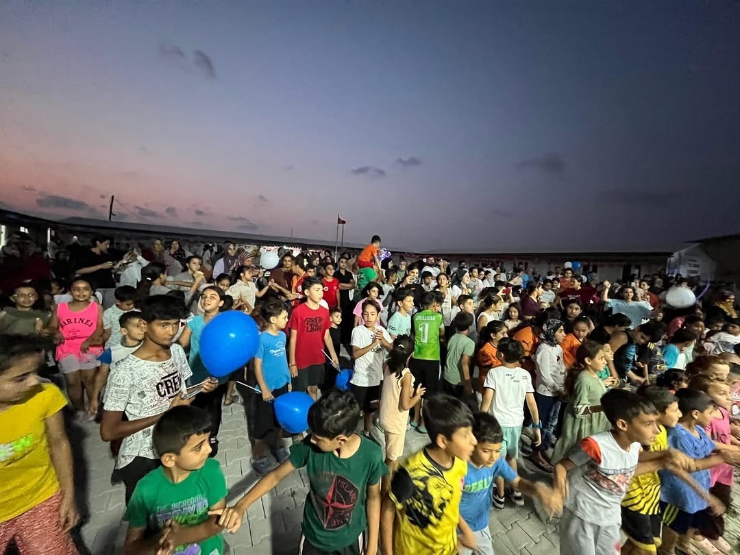 Antakya Belediyesi&rsquo;nin d&uuml;zenlediği &ccedil;ocuk şenliğinde  depremzede &ccedil;ocuklar doyasıya eğlendi
