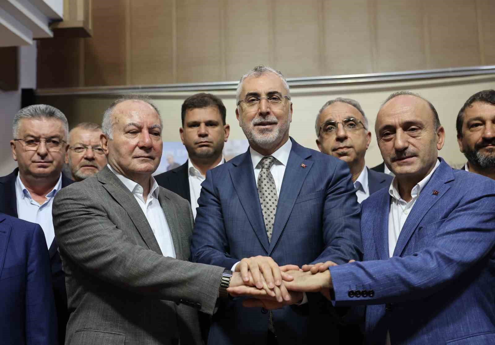 Bakan Işıkhan: Kamu işçilerimize yönelik ‘Kamu Toplu İş Sözleşmeleri Çerçeve Protokolü’nü sendikalar ile birlikte imzaladık"
