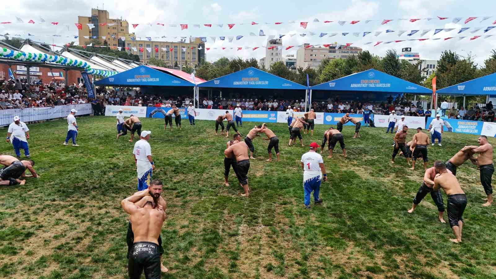 Ata sporunun kalbi Arnavutk&ouml;y&rsquo;de attı: İstanbul&rsquo;un Kırkpınar&rsquo;ı binlerce g&uuml;reş severi buluşturdu

