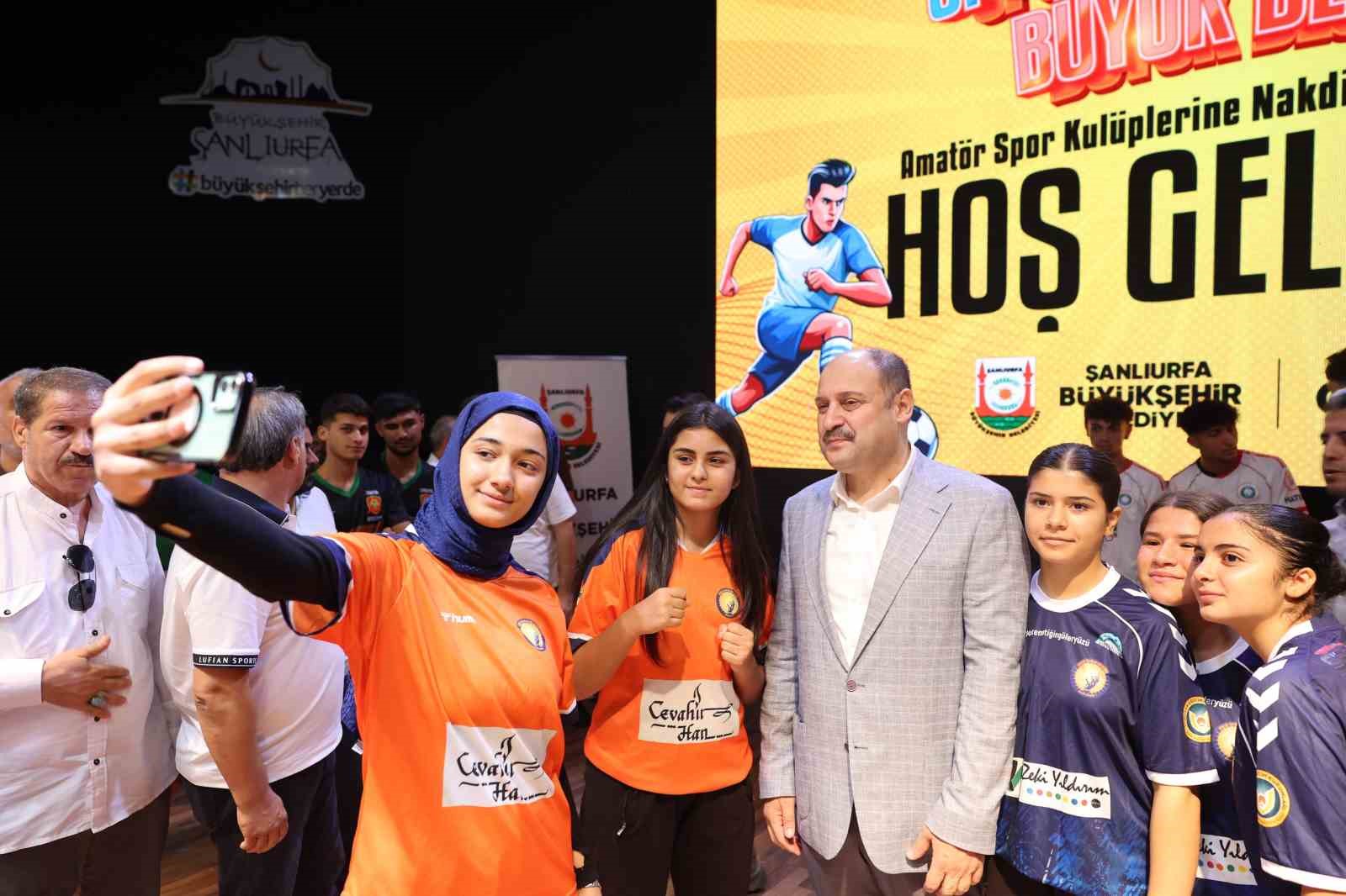 Şanlıurfa&rsquo;da amat&ouml;r spor kul&uuml;plerine 6 milyon lira destek
