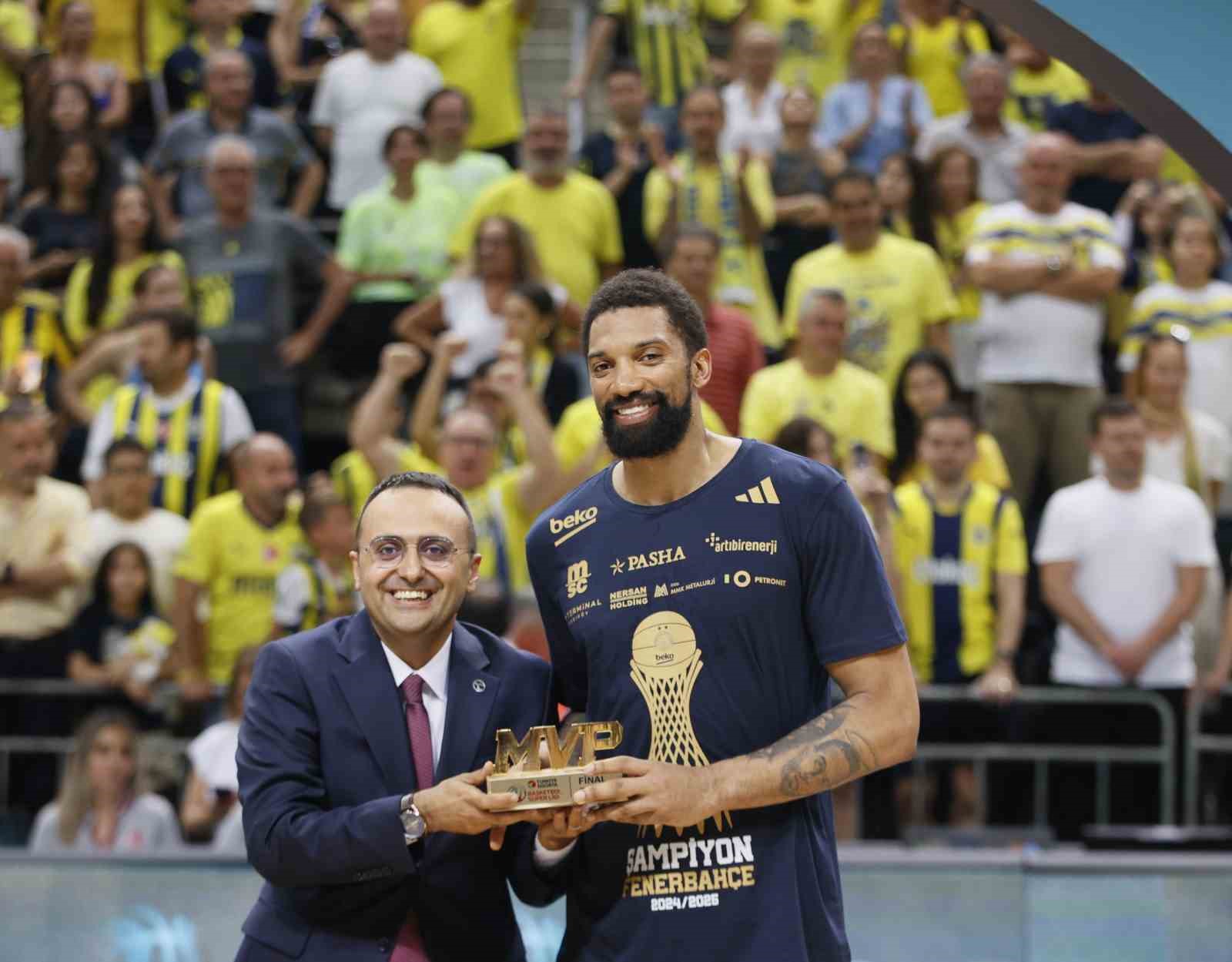 Fenerbah&ccedil;e, Khem Birch&rsquo;&uuml;n s&ouml;zleşmesini 1 yıl uzattı

