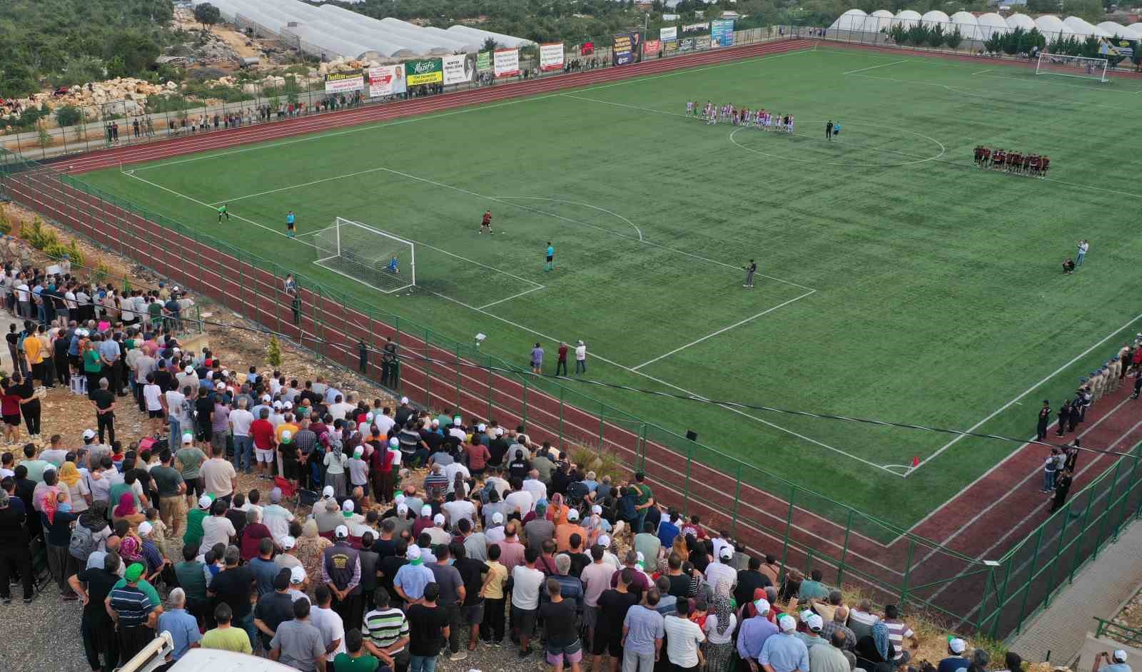 Böyle futbol turnuvası görülmedi: Maçı tepelerden izlediler