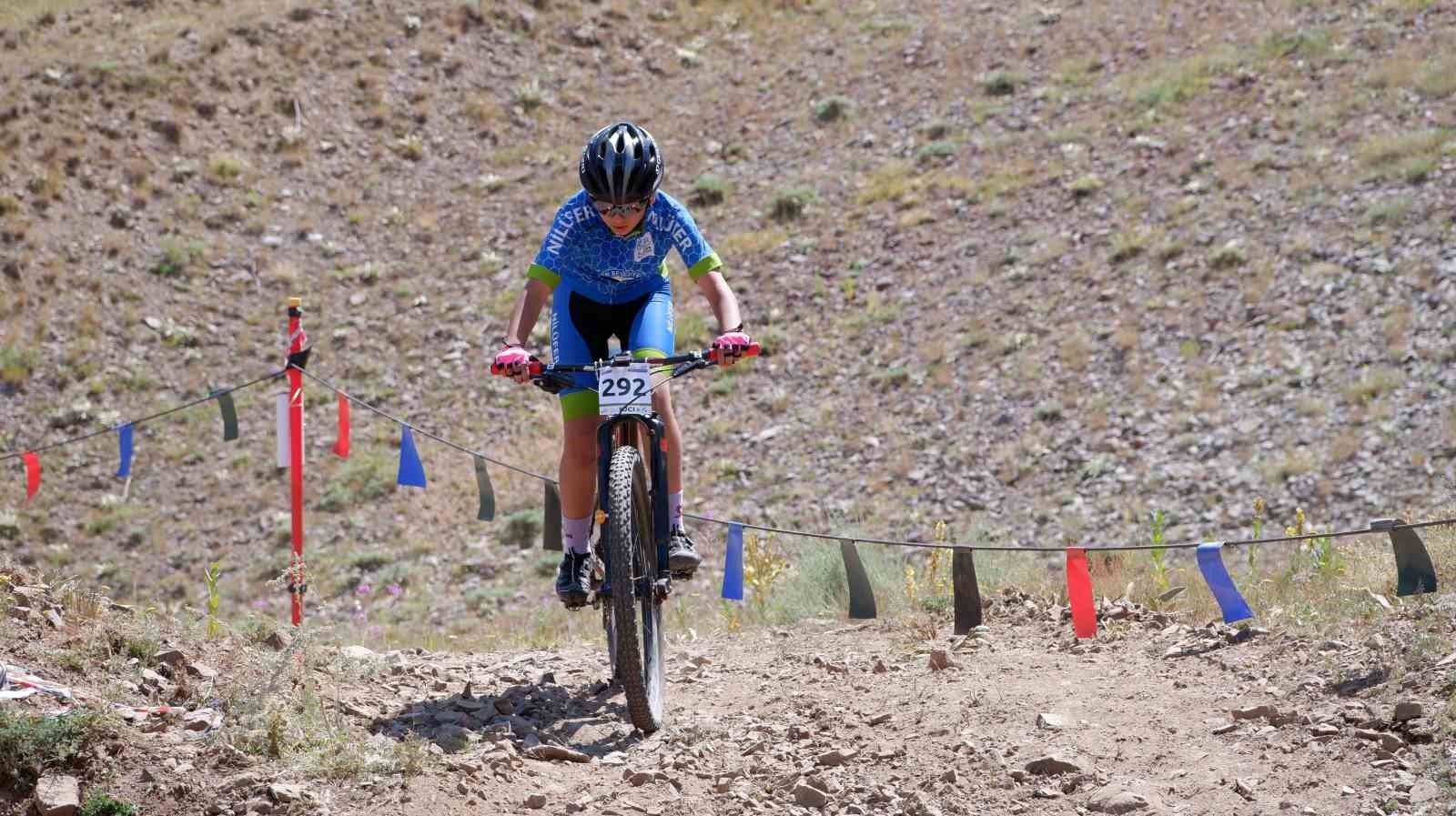 Paland&ouml;ken&rsquo;in zirvesinde pedal &ccedil;evirdiler
